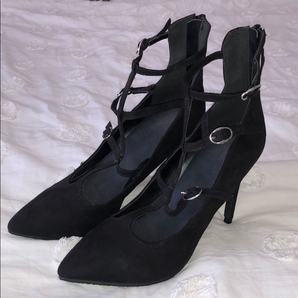 Breckelle pointy toe Heels